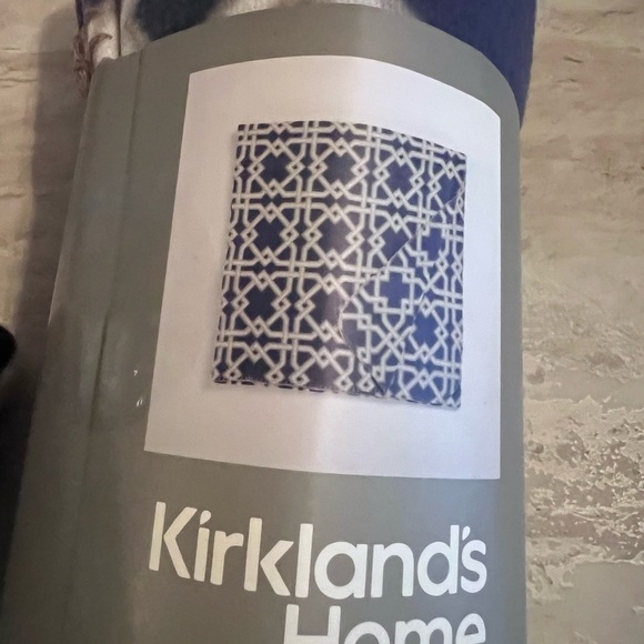 Kirkland’s Lattice Fleece Throw. NWT - Picture 4 of 5